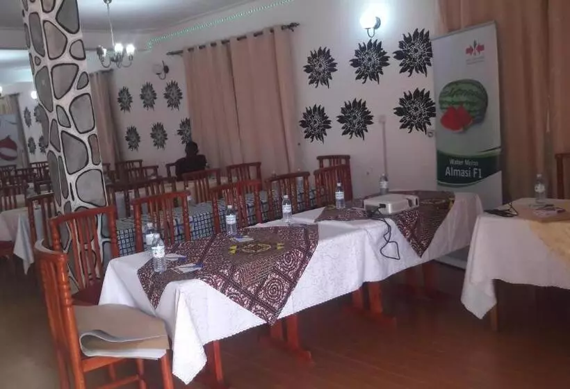 هتل Kigezi Gardens Inn