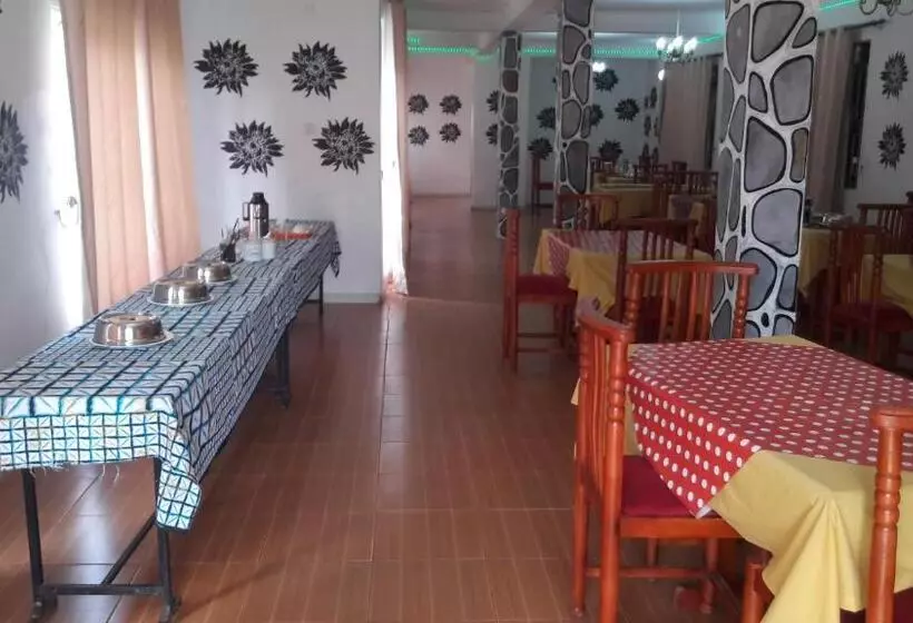 هتل Kigezi Gardens Inn