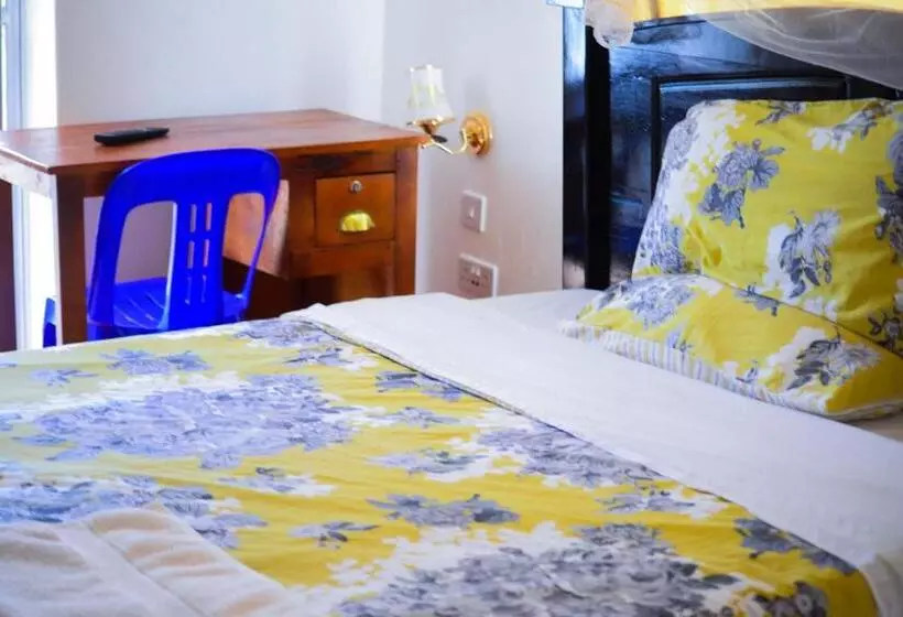 هتل Kigezi Gardens Inn