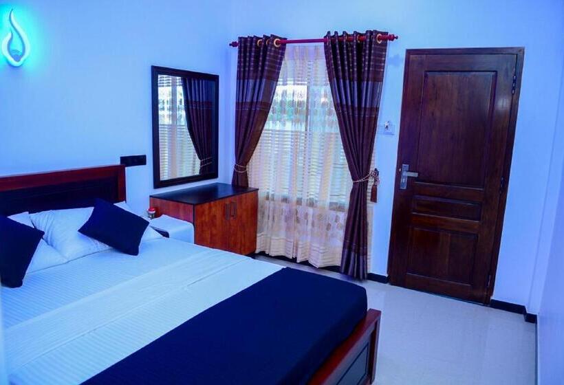 호텔 Liyonaa Beach