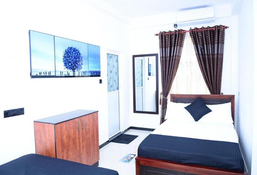 호텔 Liyonaa Beach