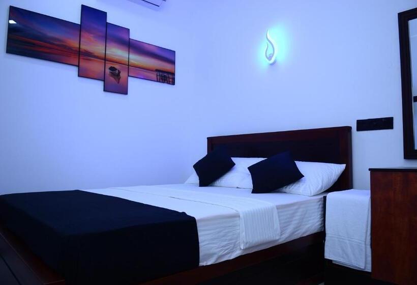 호텔 Liyonaa Beach