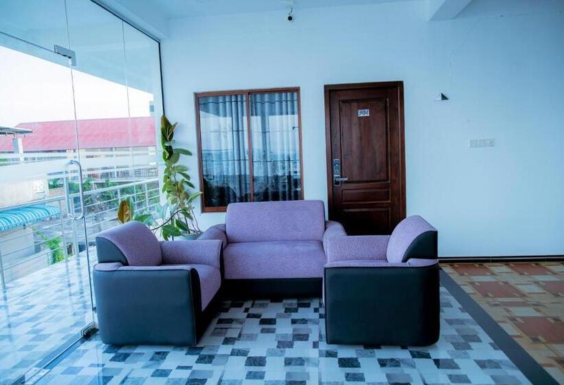 호텔 Liyonaa Beach