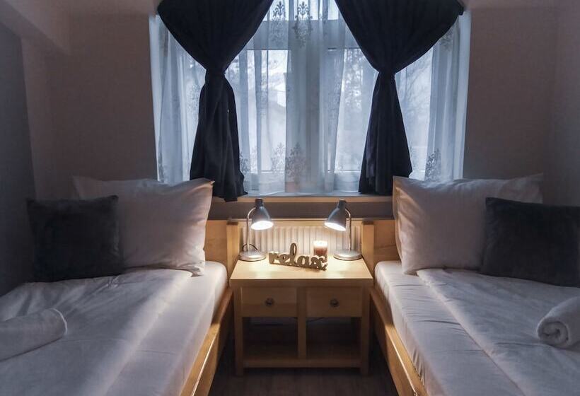 هاستل Bloom Inn