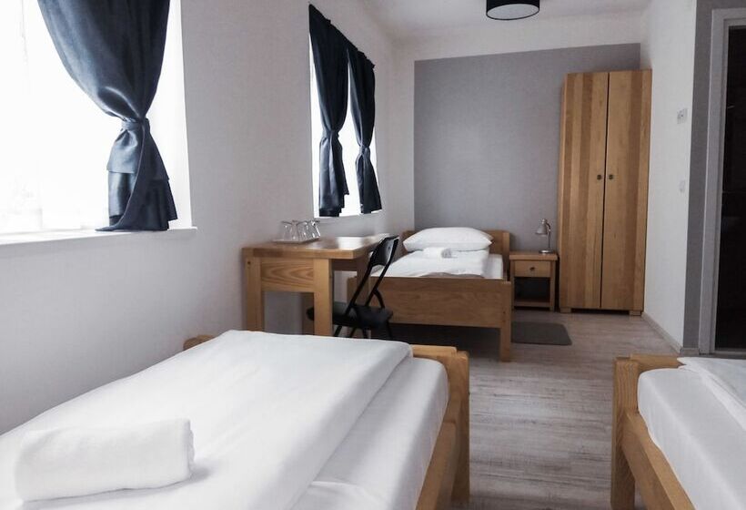 هاستل Bloom Inn