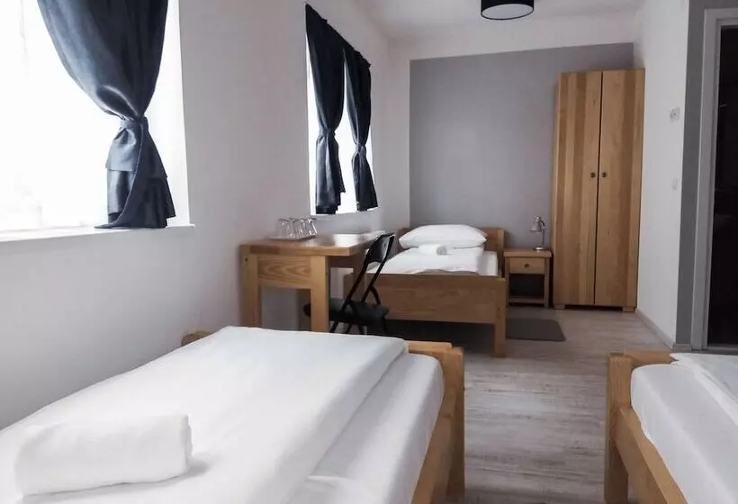 هاستل Bloom Inn