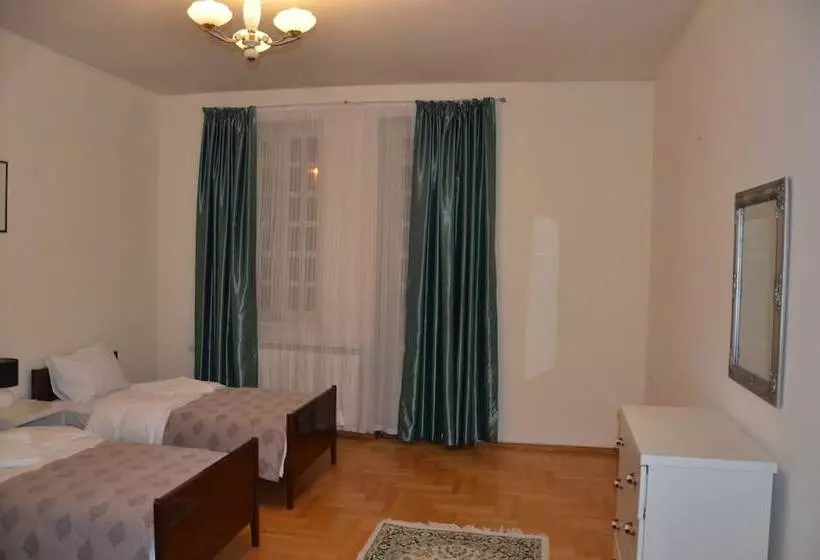 تختخواب و صبحانه 125