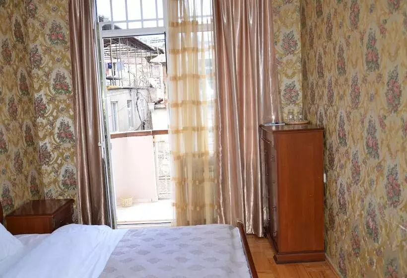 تختخواب و صبحانه 125