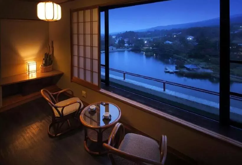 Hotelli Kagamigaike Hekizantei