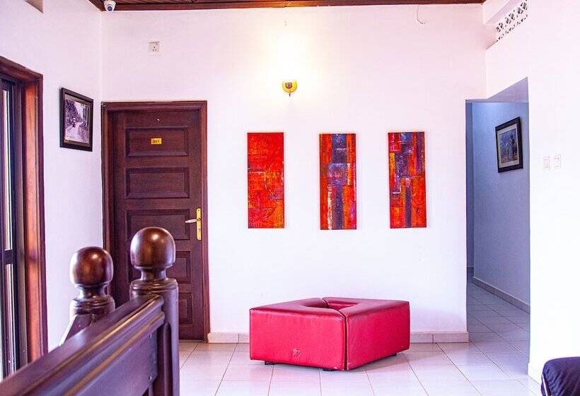 هتل Explorers Hub