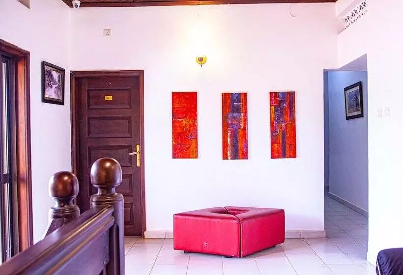 هتل Explorers Hub