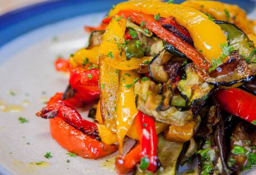 هتل Explorers Hub