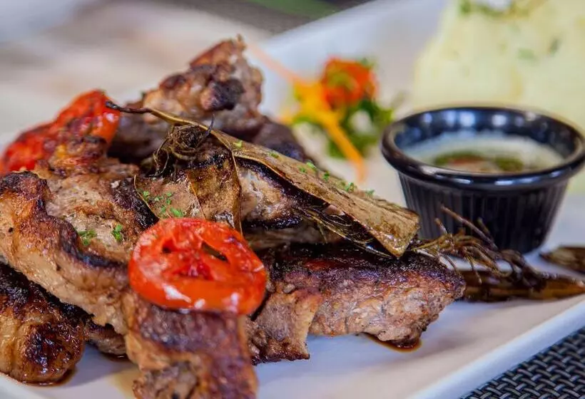 هتل Explorers Hub