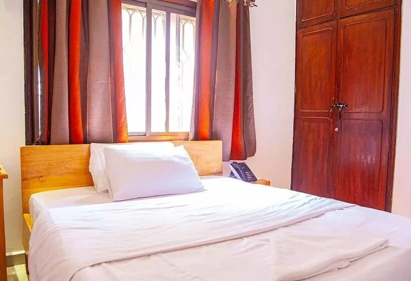 هتل Explorers Hub