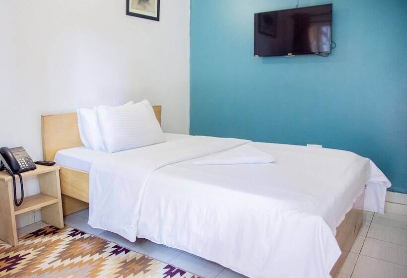 هتل Explorers Hub