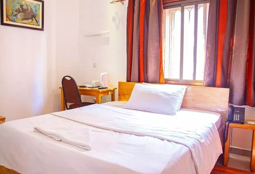 هتل Explorers Hub