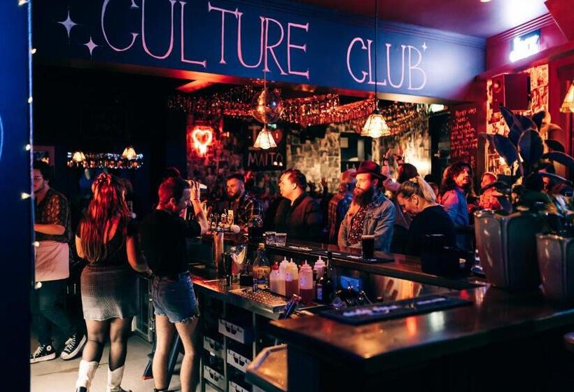 בית מלון כפרי The Family