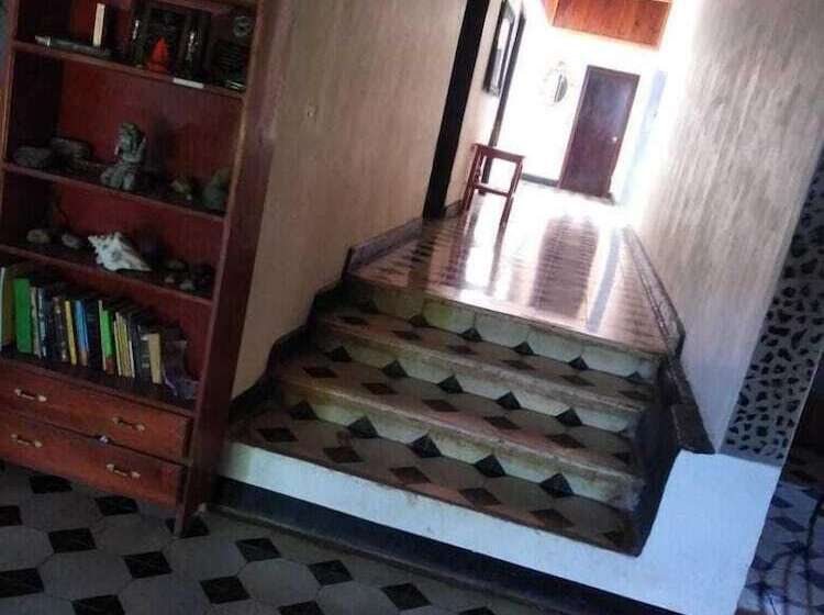 تختخواب و صبحانه Mitos Hostal