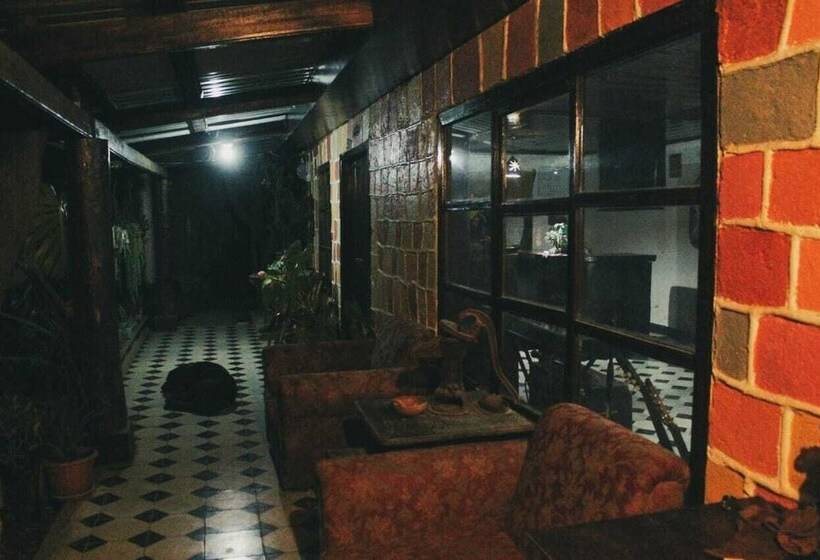 تختخواب و صبحانه Mitos Hostal