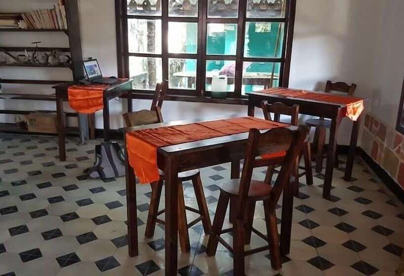 تختخواب و صبحانه Mitos Hostal