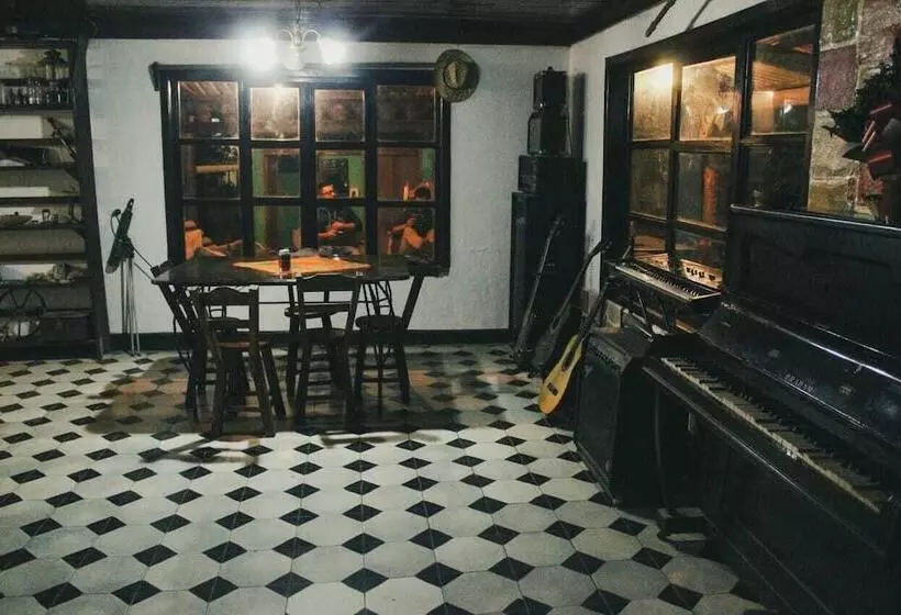 تختخواب و صبحانه Mitos Hostal
