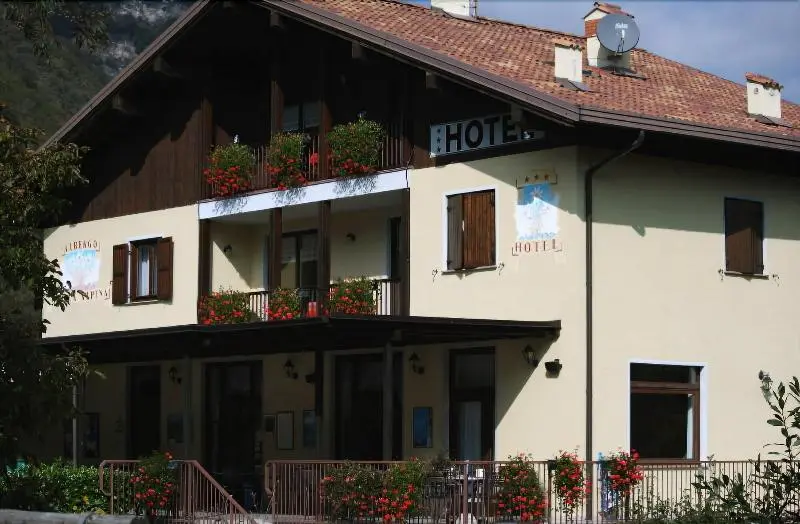 Hotelli Albergo Stella Alpina