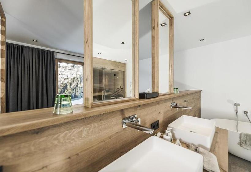 Boutique Hotel Und Chalets Bergwiesenglück