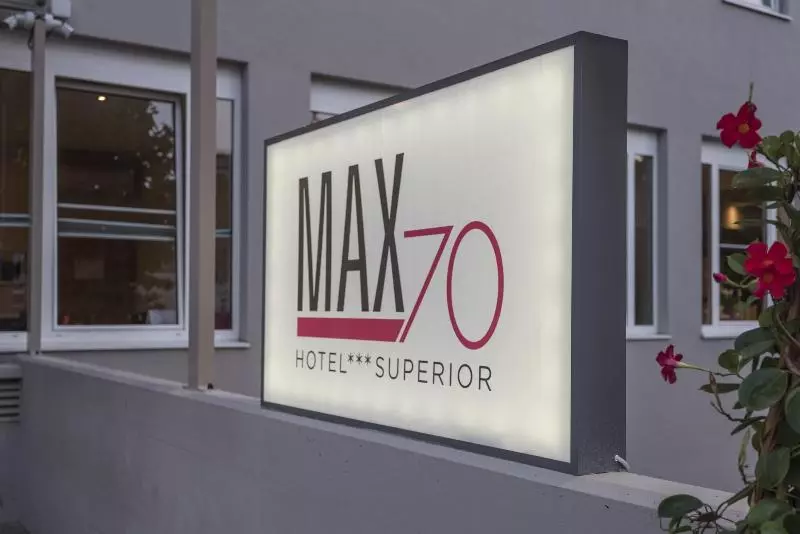 هتل Max 70