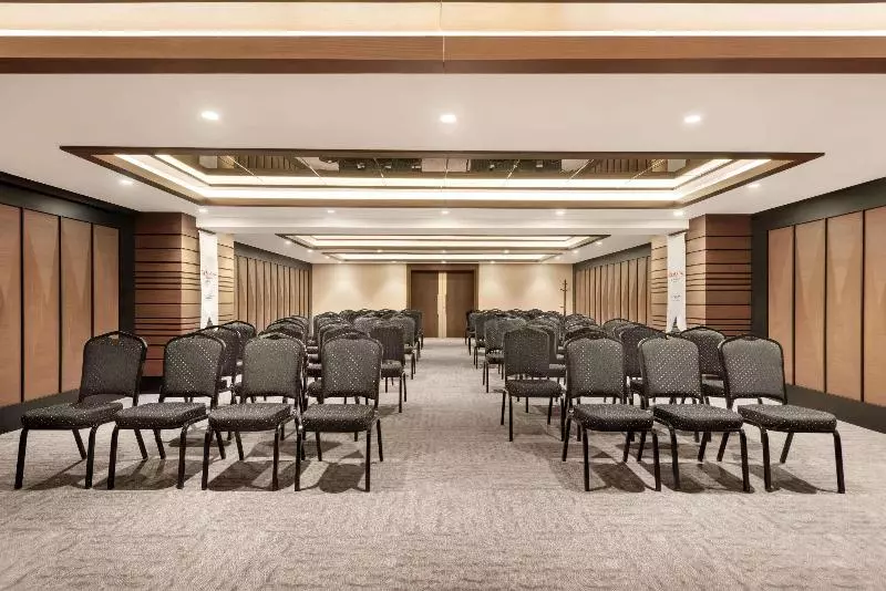 ホテル Ramada By Wyndham Isparta
