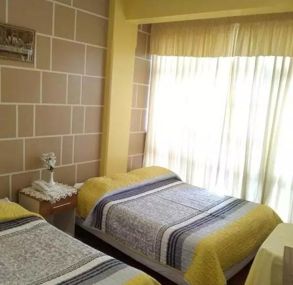 هتل The Oruro Inn