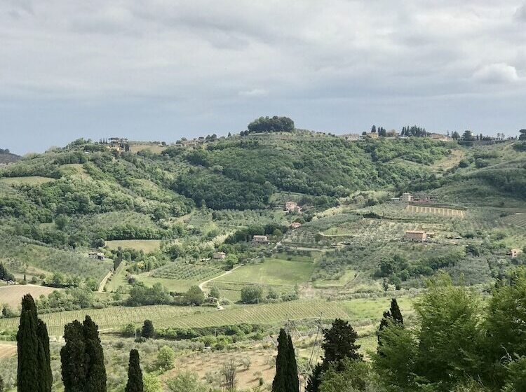 مبيت وإفطار Agriturismo La Fattoria Di Capezzana