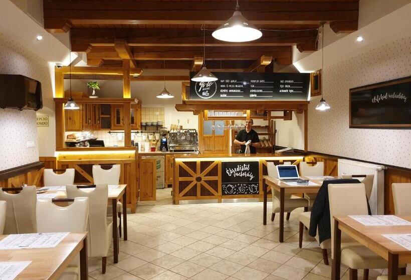 ベッドアンドブレックファースト Nádasdi Ház