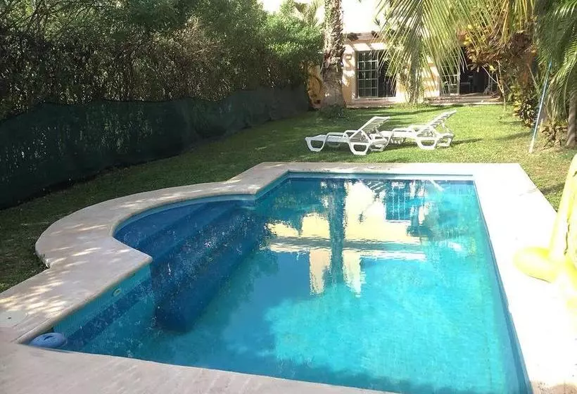 تختخواب و صبحانه Che S House