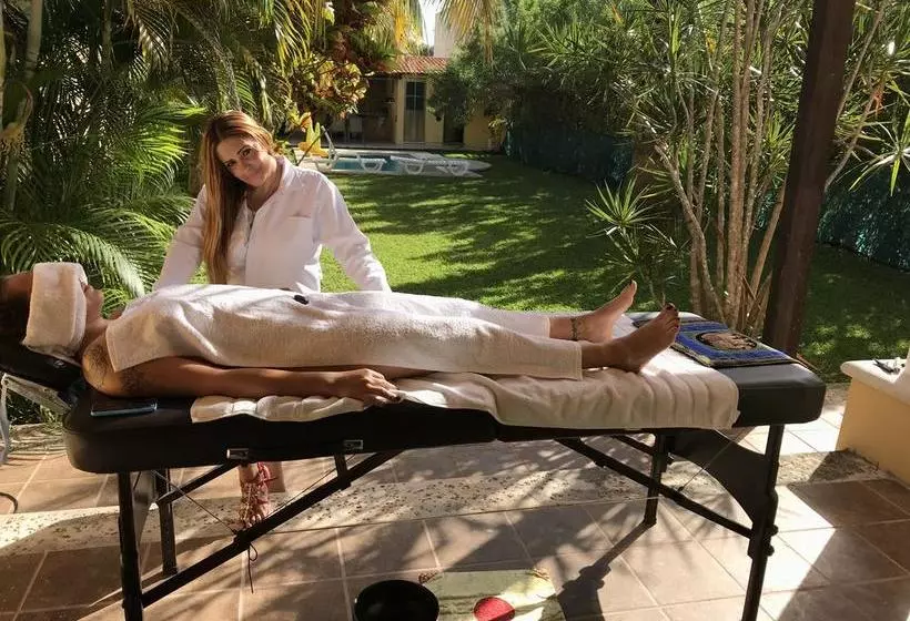 تختخواب و صبحانه Che S House