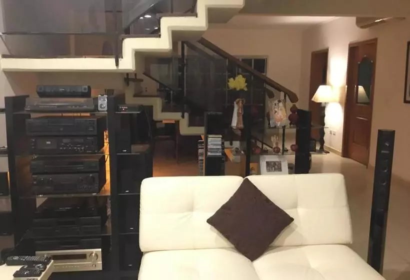 تختخواب و صبحانه Che S House