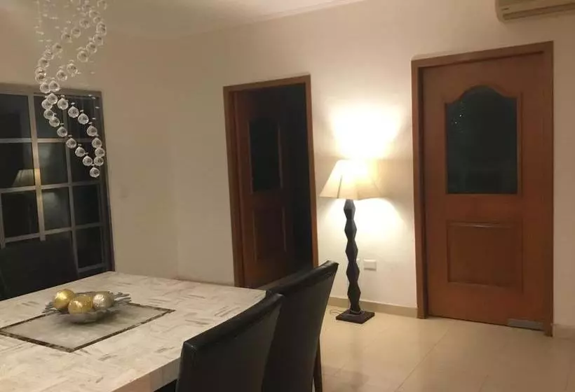 تختخواب و صبحانه Che S House