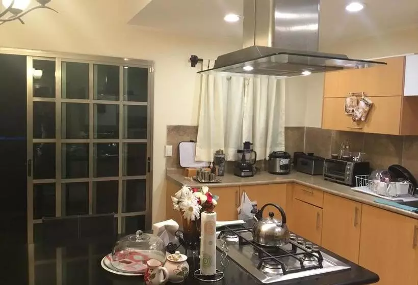 تختخواب و صبحانه Che S House