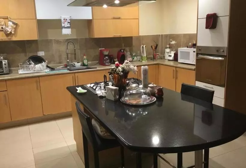 تختخواب و صبحانه Che S House