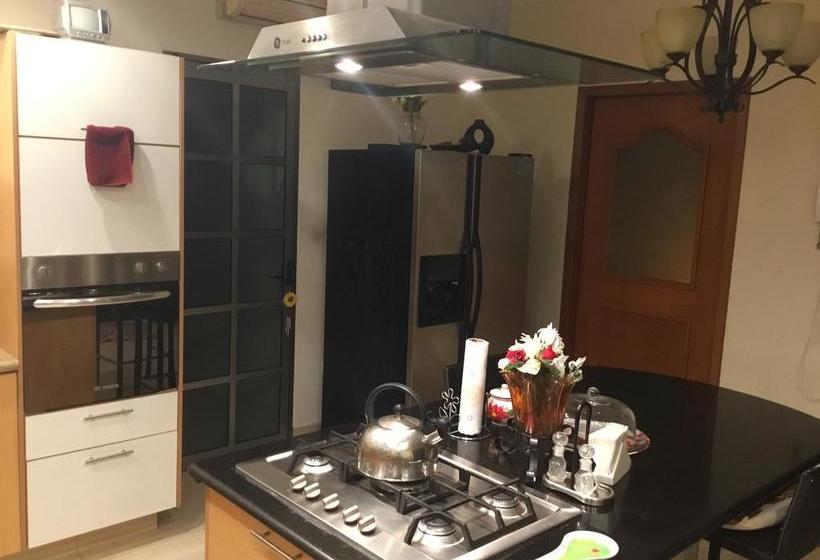 تختخواب و صبحانه Che S House