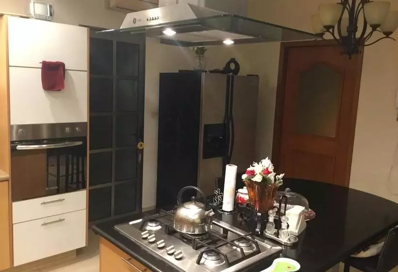 تختخواب و صبحانه Che S House