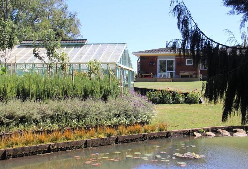 Brecon Pond Bed & Breakfast