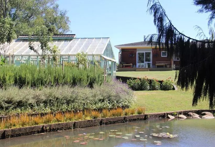 Brecon Pond Bed & Breakfast