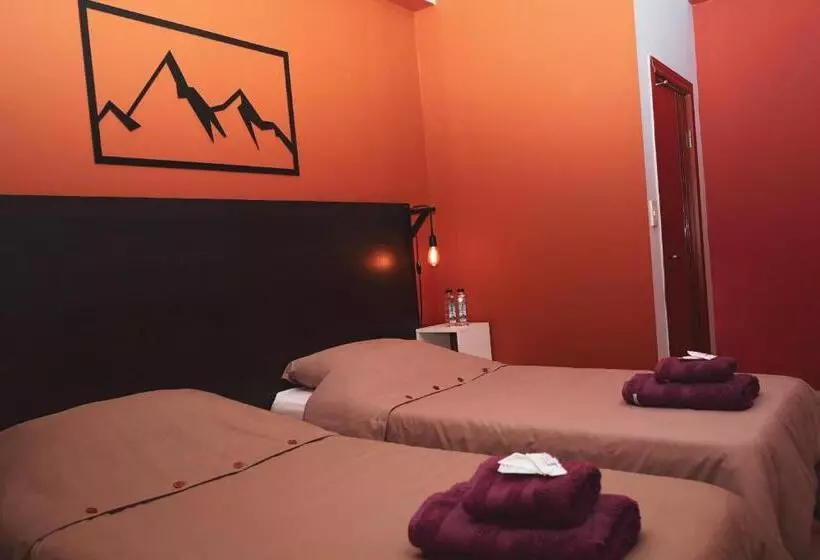 Oshovia Hostel