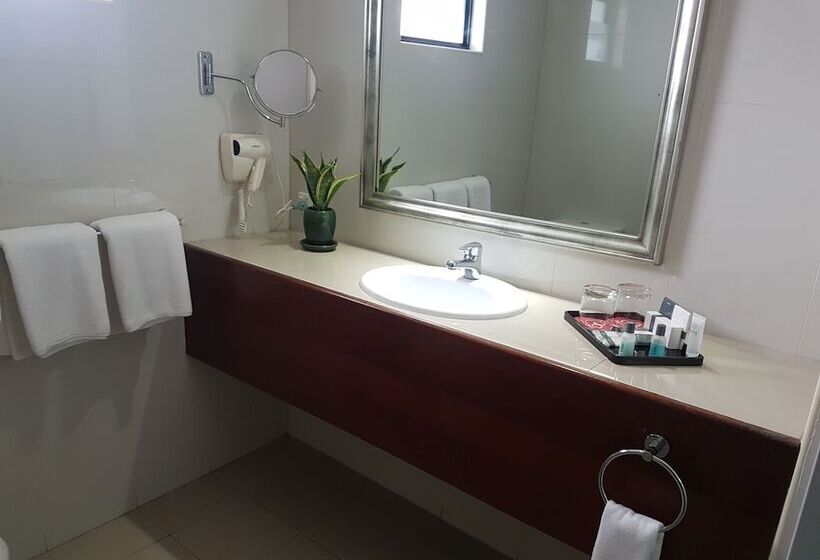 Paddy S Hotel & Apartments