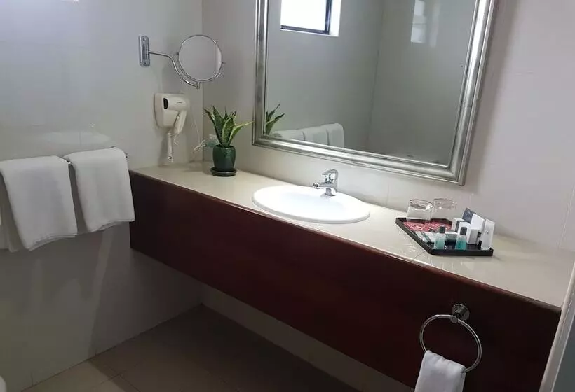 Paddy S Hotel & Apartments