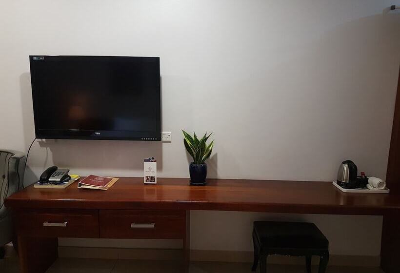 Paddy S Hotel & Apartments