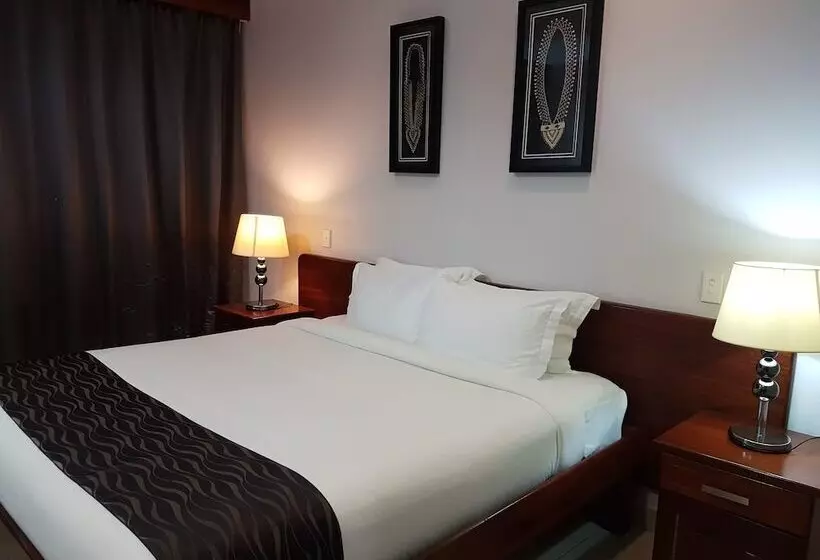 Paddy S Hotel & Apartments