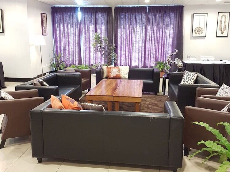 Paddy S Hotel & Apartments