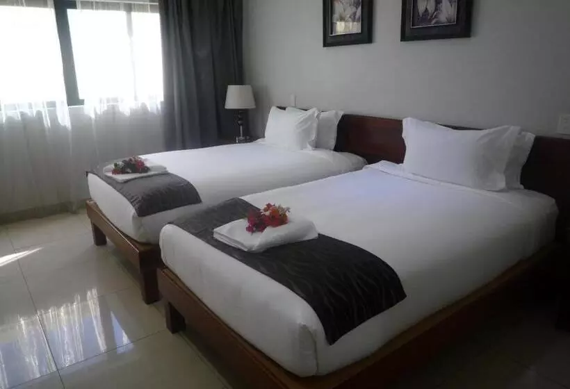 Paddy S Hotel & Apartments