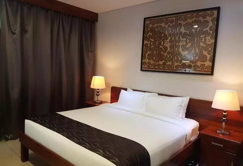 Paddy S Hotel & Apartments